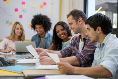 Se eu quiser empreender durante a faculdade, é possível? A PUC Minas tem 4 dicas pra você