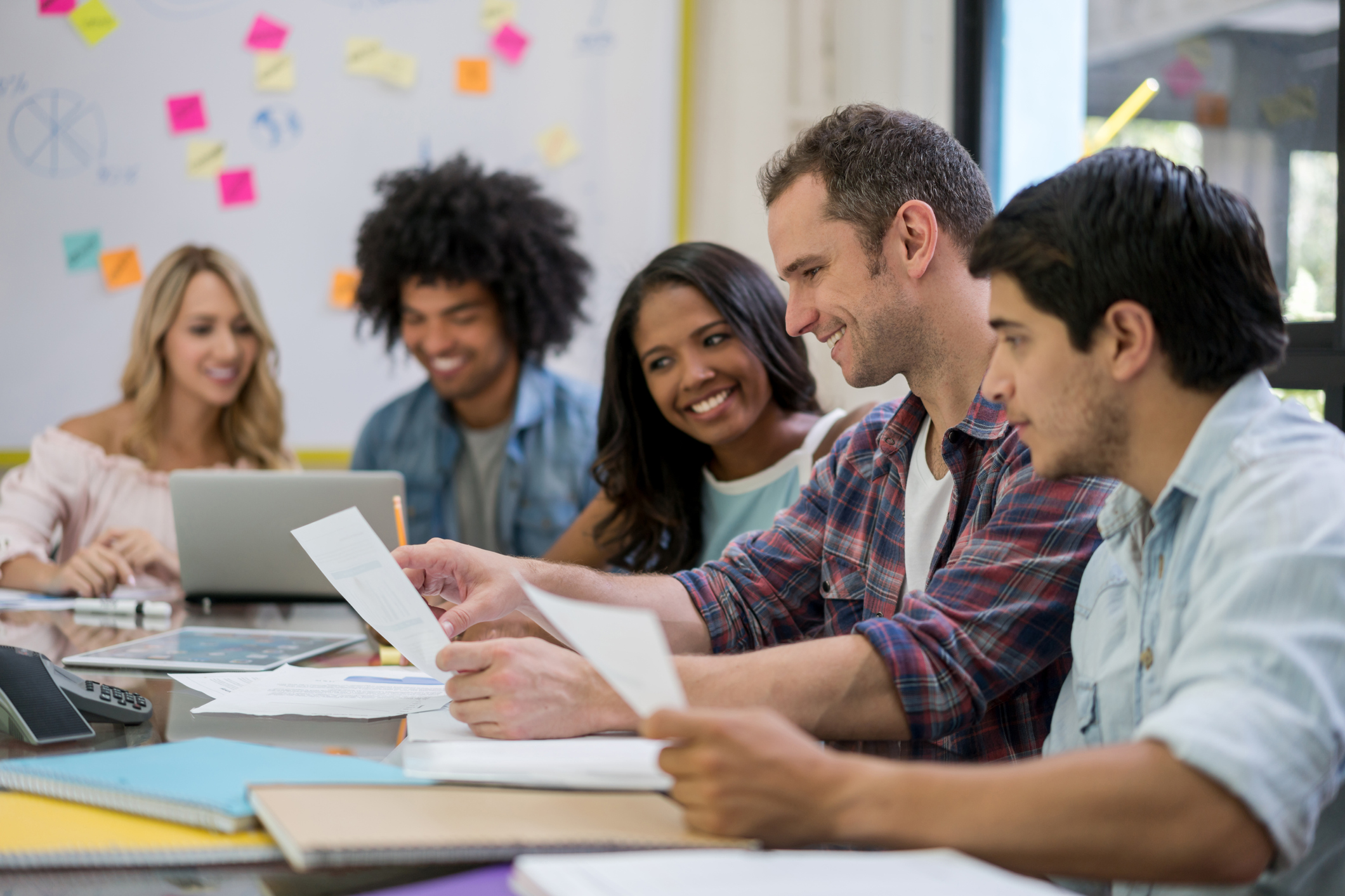 Se eu quiser empreender durante a faculdade, é possível? A PUC Minas tem 4 dicas pra você