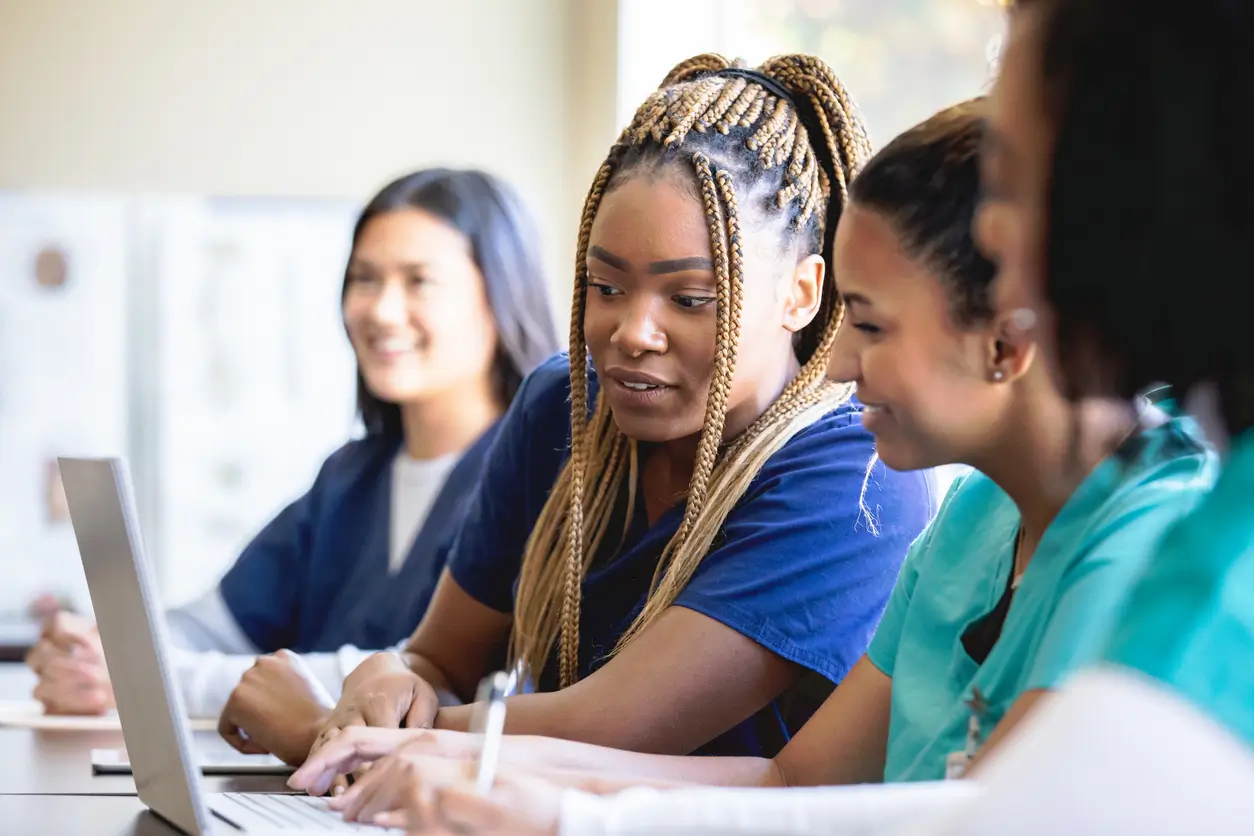 Empregabilidade em alta: como os cursos da PUC Minas te preparam