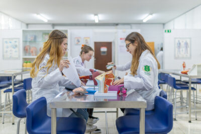 Validação internacional: atue como médico brasileiro no exterior